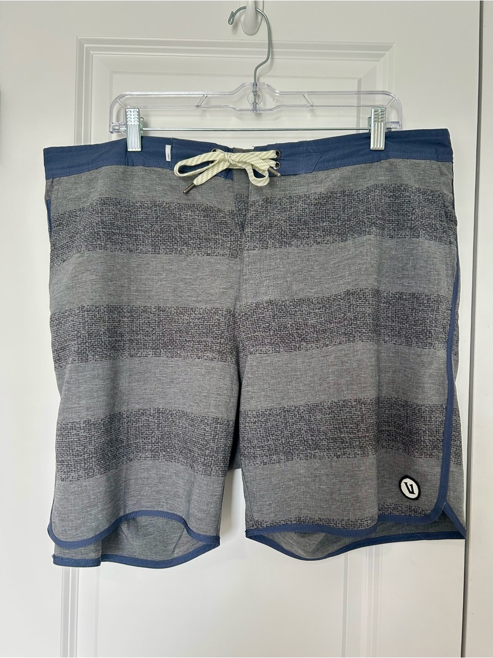 Vuori Men’s V Cycled Board Short Gray Striped Size 38